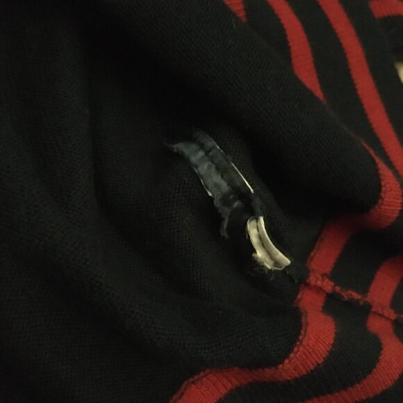 Iconic Tommy Hilfiger Dark Navy Blue and Red Heart Preppy Sweater - Picture 8 of 16